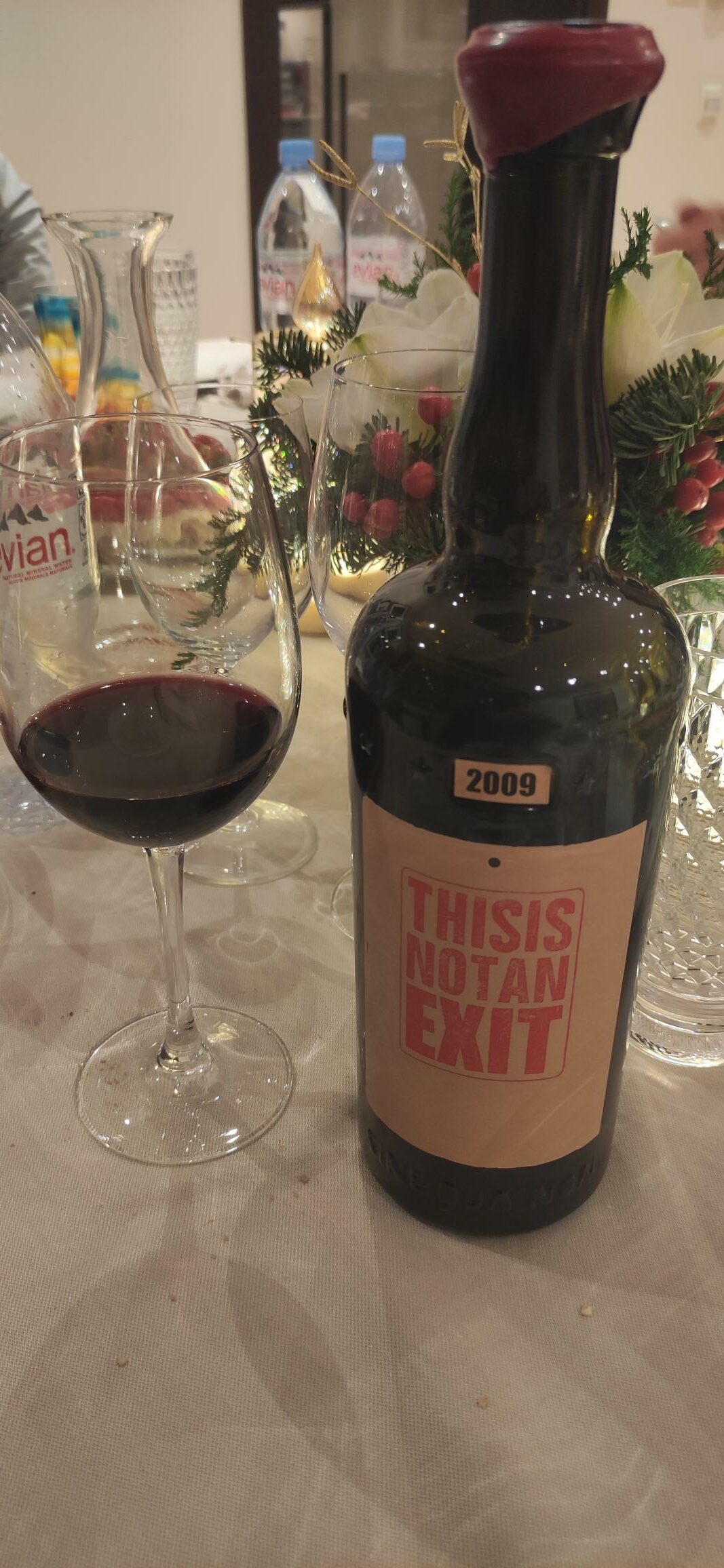 Read more about the article This is not an exit 2009 Syrah – Sine Qua Non